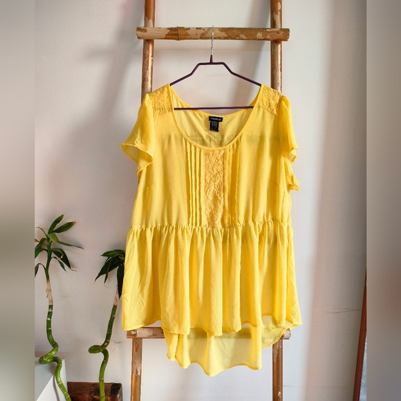 Plus Peplum Lace Flowy Top - Picture 14 of 15